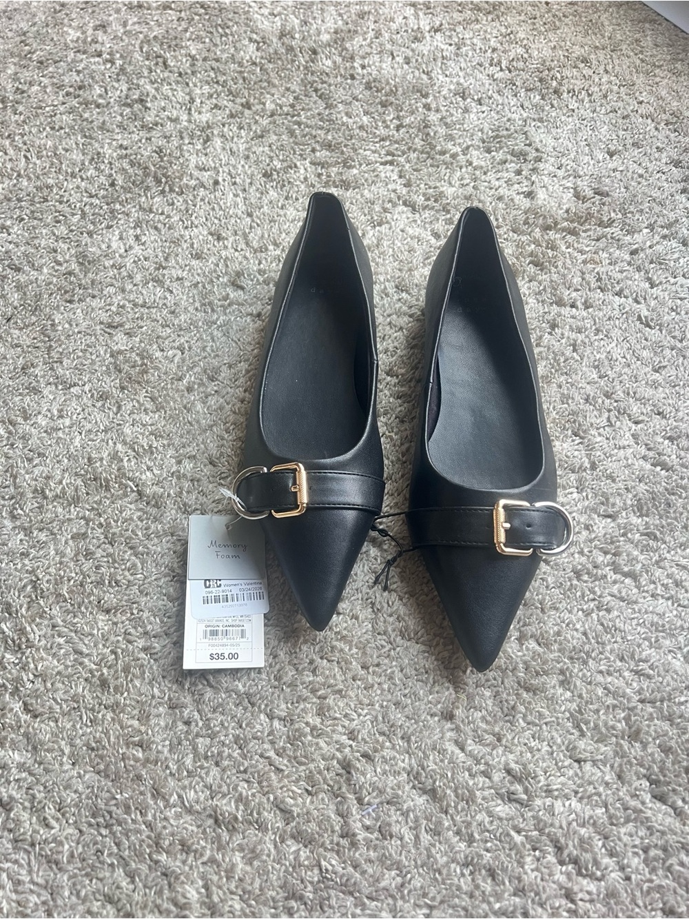 Women's Pointed Toe Black Flats with Gold Buckle. Size 6